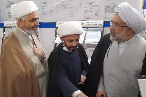 The visit of the chairmanship of Mr. Al-Mustafa, Mr. Hojjat al-Islam and Dr. Abbasi, to the institution's booth
